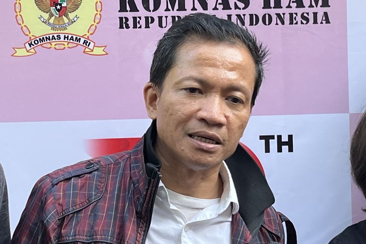 Direktur Eksekutif Amnesty International Indonesia Usman Hamid saat ditemui di Kantor Komnas HAM, Jakarta, Jumat (12/5/2023).
