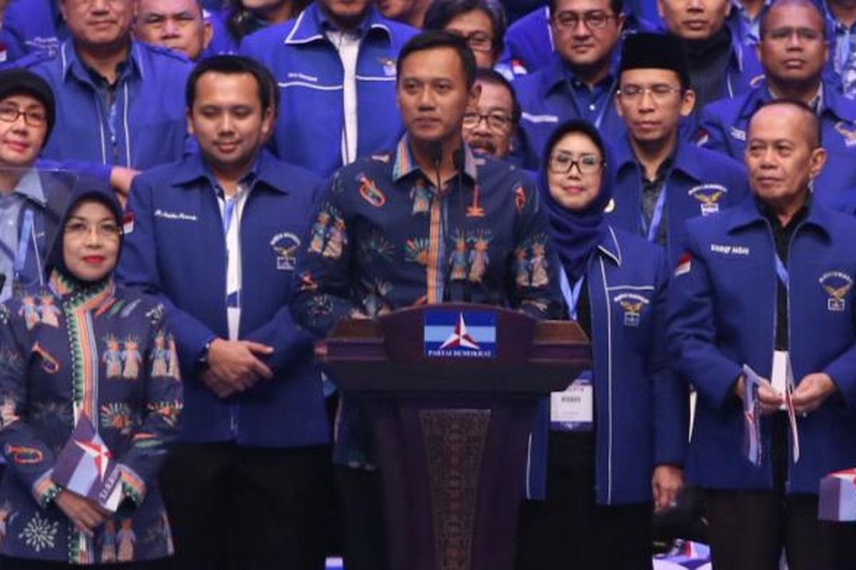 Calon gubernur no urut 1 Agus Harimurti Yudhoyono saat memberikan sambutan di acara Indonesia Untuk Semua dari partai Demokrat di Jakarta Convention Center, Jakarta, Selasa (7/2/2017). Ketua umum partai Demokrat Susilo Bambang Yudhoyono akan menyampaikan pidato politik dalam rangkaian Dies Natalies ke 15 partai Demokrat yang diawali Rapimnas.