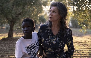 Ibrahima Gueye dan Sophia Loren dalam film The Life Ahead