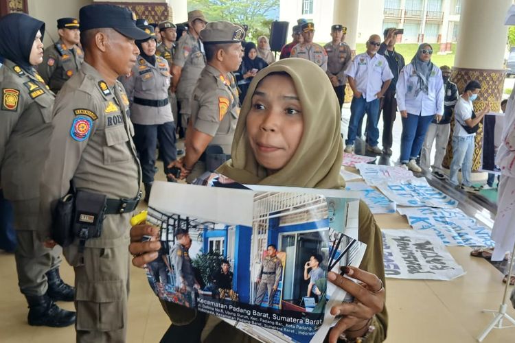 21 Hari Kematian Karim di Pasar Raya Padang Belum Terungkap, Keluarga Demo Tuntut Keadilan