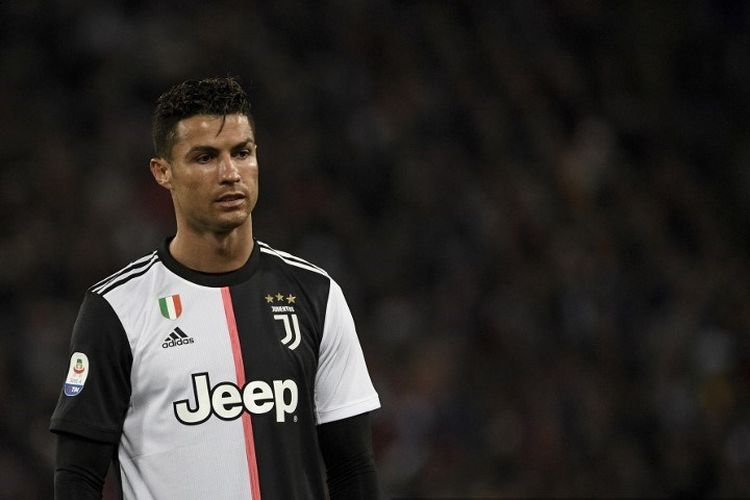 Cristiano Ronaldo tampak kecewa karena timnya kebobolan pada laga AS Roma vs Juventus di Stadion Olimpico, 12 Mei 2019. 