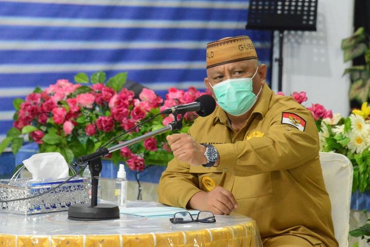 Gubernur Gorontalo Rusli Habibie menyatakan siap untuk divaksin urutan pertama di Provinsi Gorontalo.