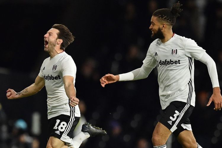 Gelandang Fulham, Harry Arter, saat merayakan gol ke gawang Aston Villa pada lanjutan babak ketiga Piala Liga Inggris, 4 Januari 2020.