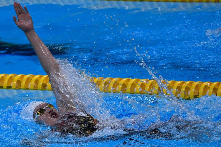 Perenang Jepang Rikako Ikee memacu kecepatan saat bertanding pada babak final 100 meter Gaya Kupu-Kupu Putri Asian Games ke-18 Tahun 2018 di Aquatic Centre GBK, Senayan, Jakarta Pusat, Selasa (21/8/2018). Rikako Ikee berhasil meraih medali emas dengan catatan waktu 56.30 detik.