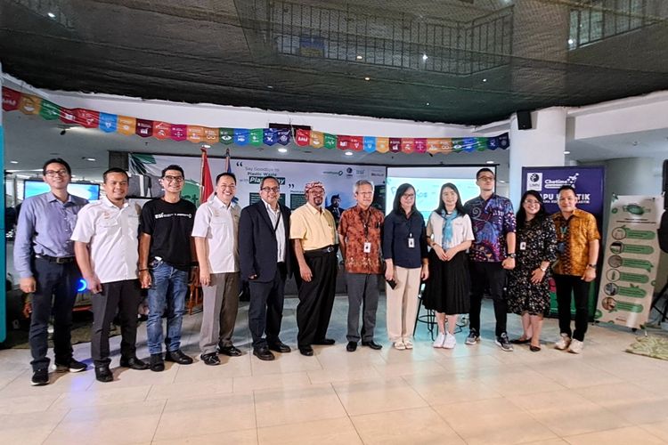Acara peluncuran program PlastiKOS di Universitas Multimedia Nusantara (UMN), Selasa (16/5/2023). 