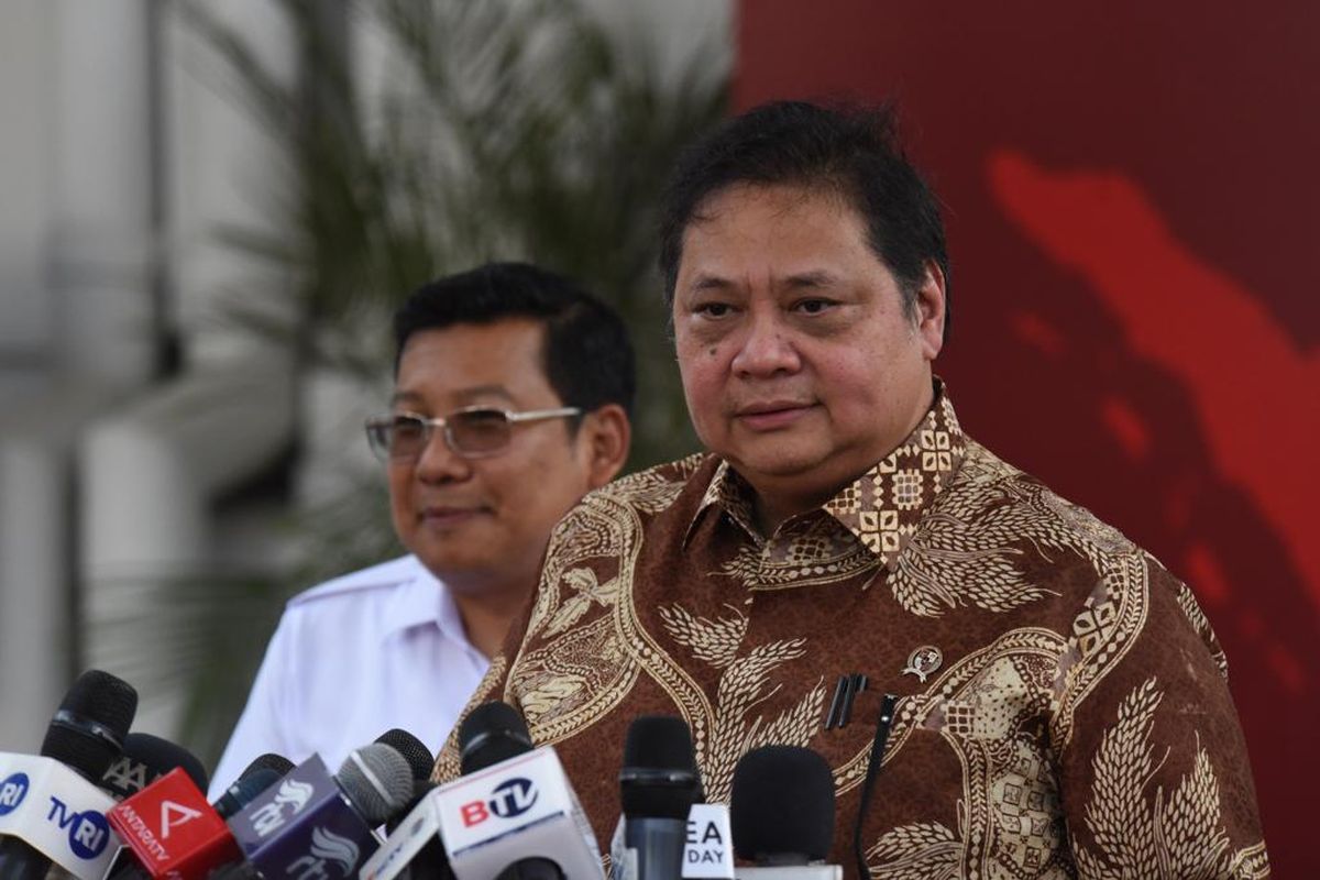 Menko Perekonomian Airlangga sampaikan anggaran untuk bantuan pangan di Indonesia dalam Rapat Internal, Senin (6/11/2023).