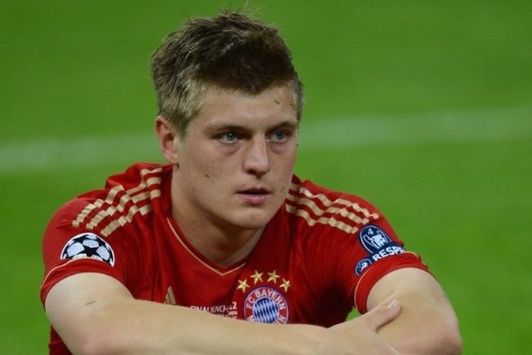 Ekspresi Toni Kroos setelah Bayern Muenchen dikalahkan Chelsea pada final Liga Champions 2011-2012.