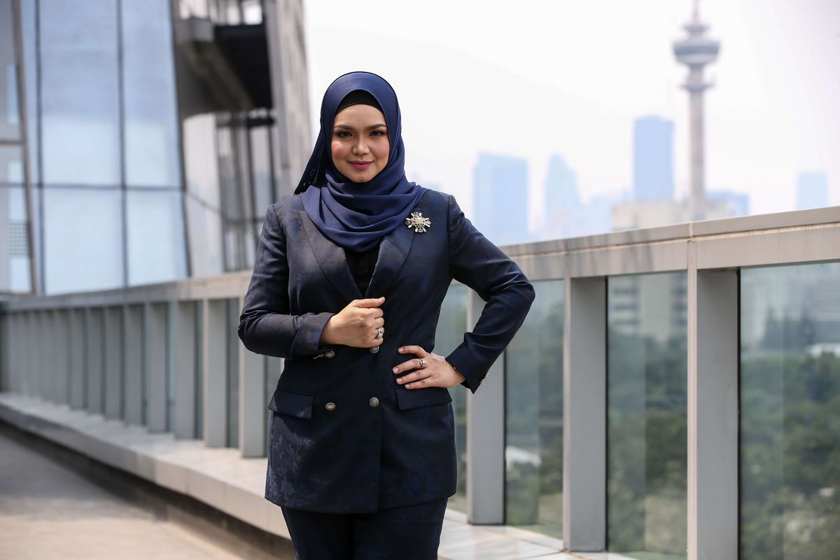 Penyanyi asal Malaysia, Siti Nurhaliza berkunjung ke Kantor Redaksi Kompas.com di Menara Kompas, Jakarta, Jumat (9/8/2019).