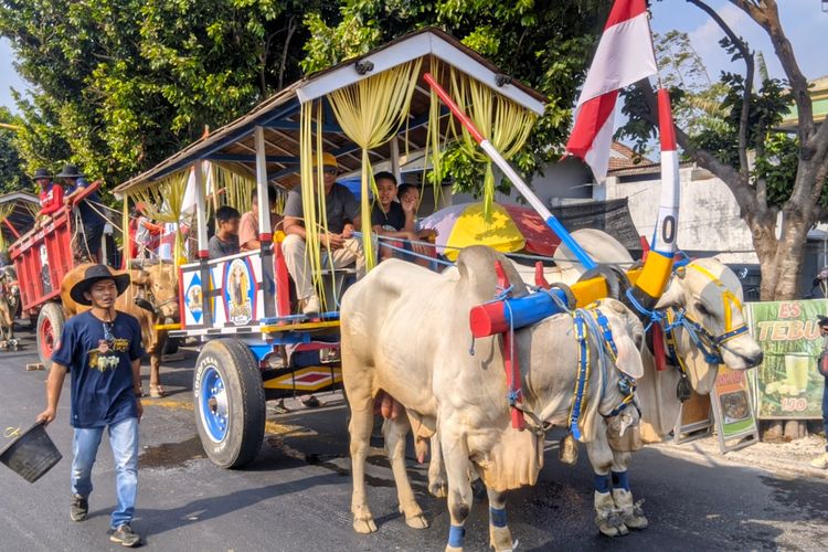 Uniknya Parade Puluhan Cikar Hias di Kediri 
