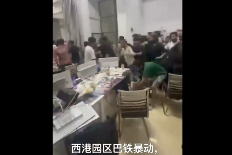 Ilustrasi pekerja Migran Indonesia terlibat kerusuhan di pusat penipuan daring di Kamboja.