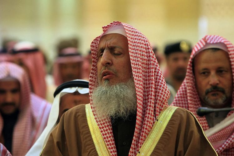 Mufti Besar Kerajaan Arab Saudi, Syekh Abdulaziz bin Abdullah bin Muhammad Al-Sheikh.