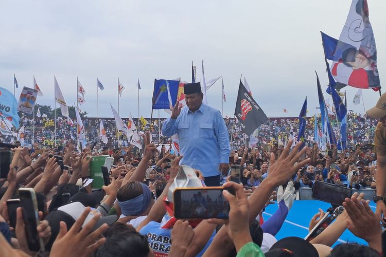 Capres nomor urut 2 Prabowo Subianto saat berkampanye di Sidoarjo, Jatim, Jumat (9/2/2024). 