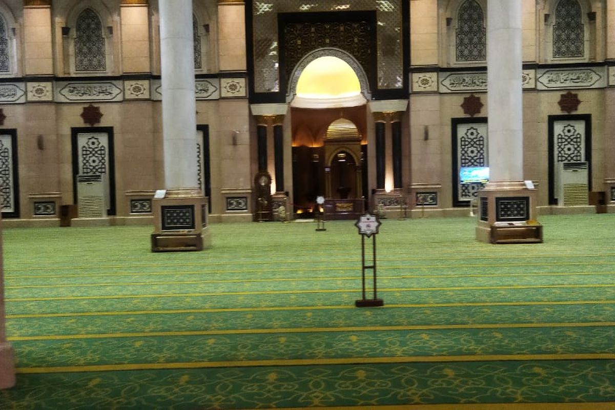 Suasana Masjid Kubah Mas menjelang salat tarawih pertama pada Sabtu (2/4/2022)..