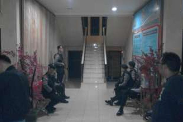 Pengamanan oleh brimob di Polda Bengkulu