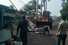Puluhan Bangunan Liar di Trotoar di Cakung Ditertibkan, Pemkot Jaktim: Dikembalikan Fungsinya