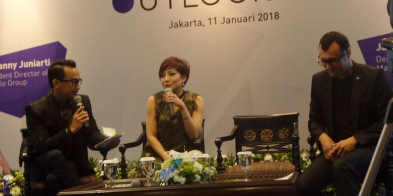 President Director Miracle Group, Dr Lanny Juniarti (tengah) dan Deputi CEO Markplus Inc Jacky Mussry dalam acara Aesthetic Outlook 2018 di bilangan Sudirman, Jakarta Selatan, Kamis (11/1/2018).