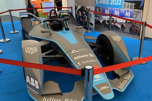 Melihat dari Dekat Mobil Balap Formula E di PEVS 2022