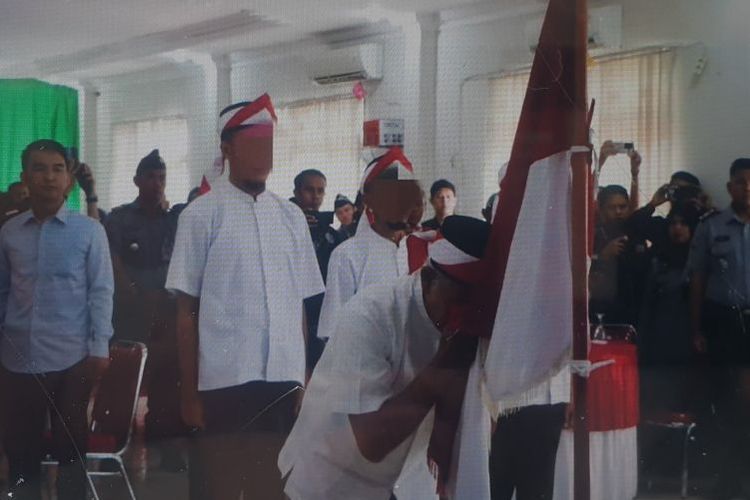 Empat narapidana terorisme mengucapkan ikrar setia kepada NKRI  di Lapas Tanjung Raja, Ogan Ilir, Selasa (5/3/2024). 
