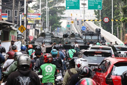 Jalan Utama Disekat, Warga Malah Beri Akses Jalan Tikus bagi Pengendara Menuju Jakarta
