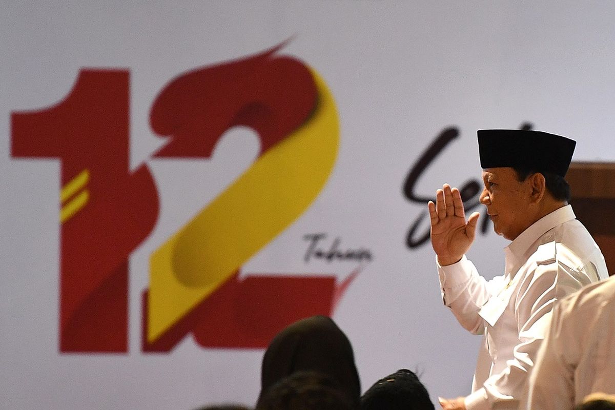 Ketua Dewan Pembina Partai Gerindra Prabowo Subianto bersiap menyampaikan pengarahan dalam peringatan HUT ke-12 Partai Gerindra di kantor DPP Partai Gerindra, Jakarta Selatan, Kamis (6/2/2020). Kegiatan yang dihadiri oleh para kader Partai Gerindra tersebut mengangkat tema Setia Bergerak untuk Indonesia Raya.ANTARA FOTO/Sigid Kurniawan/aww.