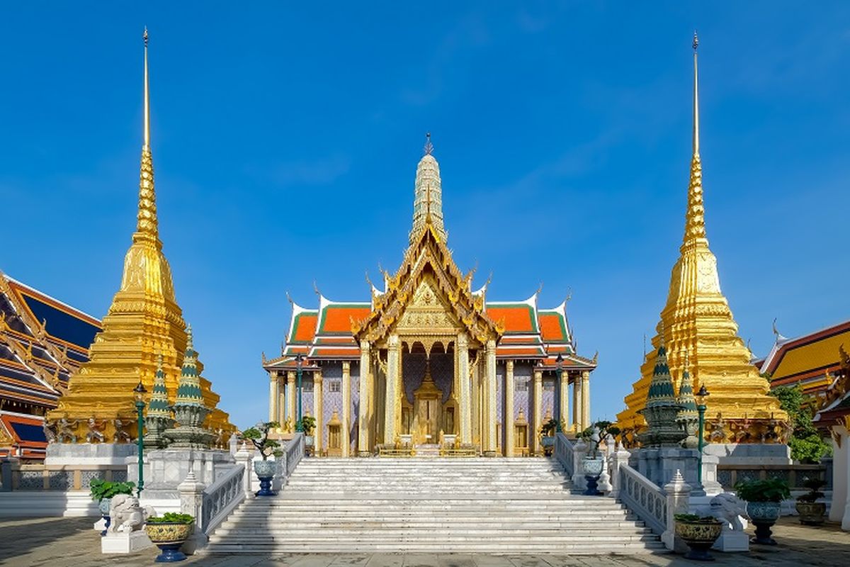 Ilustrasi Thailand - Candi Wat Phra Kaew di Bangkok.