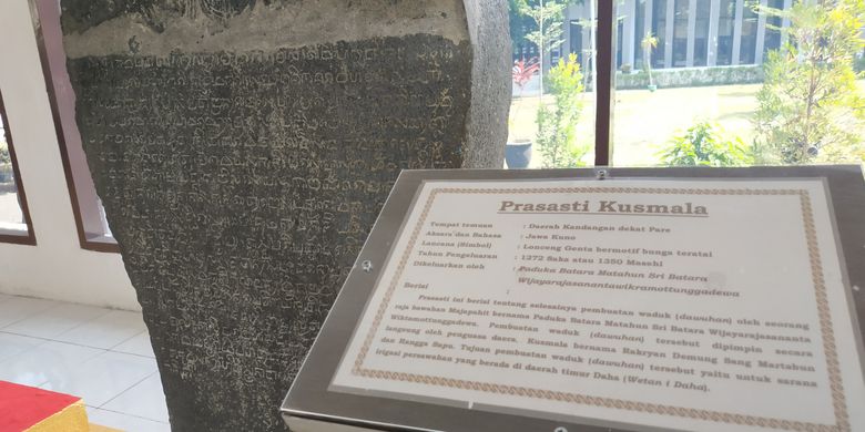 Prasasti Kusmala adalah salah satu peninggalan Kerajaan Majapahit di Kediri, Jawa Timur.
