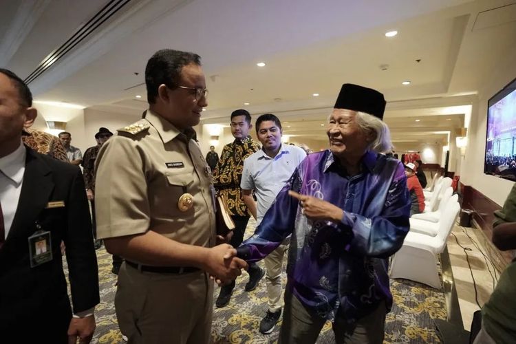 Anies Baswedan bersama Budayawan Betawi, Ridwan Saidi. Anies mengunggah foto tersebut pada Minggu (25/12/2022) dan mengucapkan kehilangan atas meninggalnya Ridwan. 