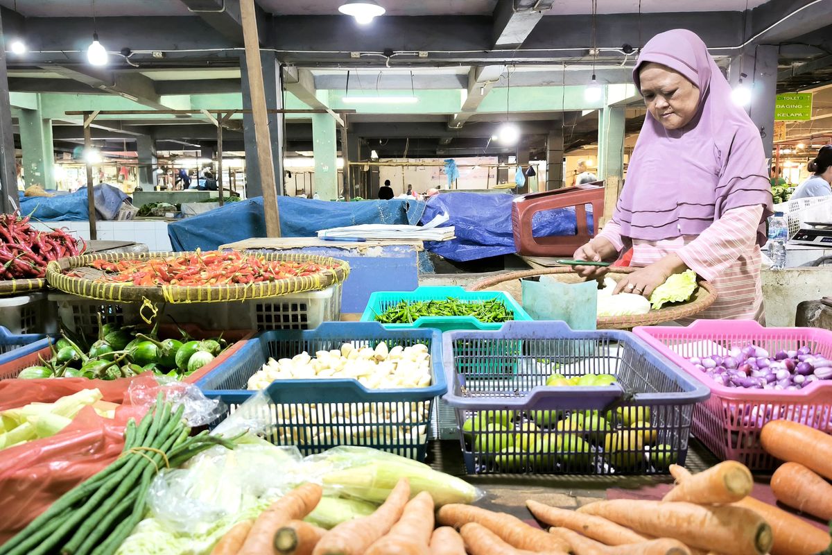 Harga Sayur Melonjak Jelang Nataru, Penjualan di Pasar Tangsel Menurun