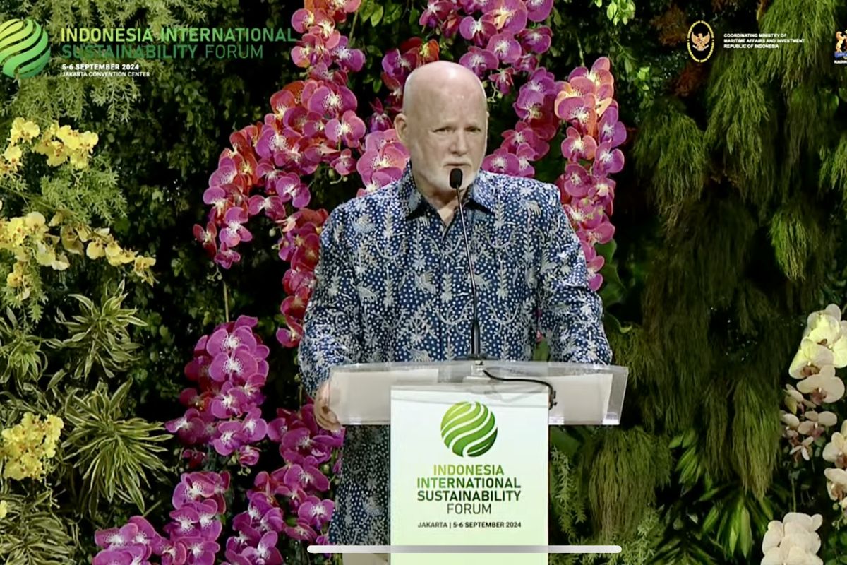 Utusan Khusus Sekretaris Jenderal PBB untuk Lautan, Peter Thomson, memberikan pidato sambutannya saat Indonesia International Sustainability Forum (ISF) 2024 di Jakarta Convention Center, Senayan, Jakarta, Jumat (6/9/2024). 