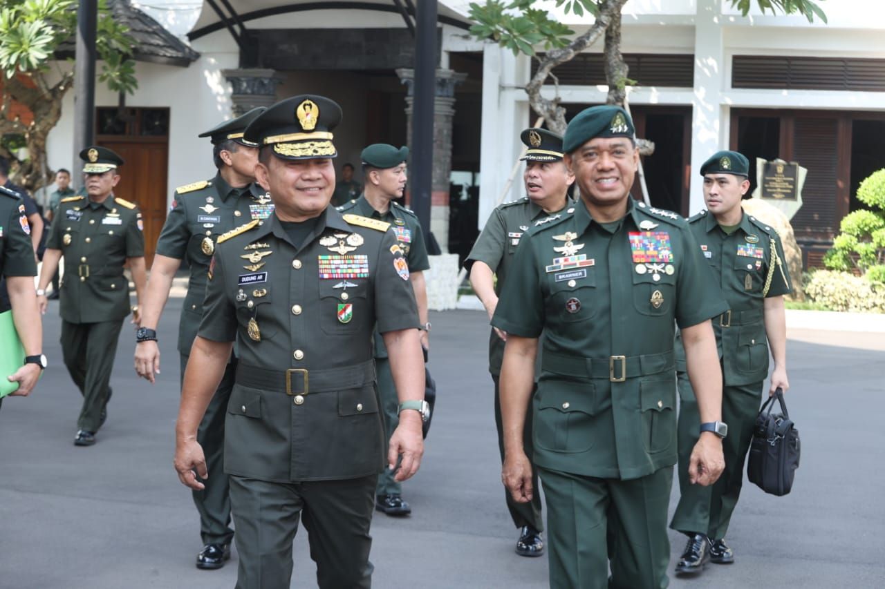 Komandan Jenderal AD Filipina Kunjungi KSAD Dudung, Bahas Kerja Sama Militer Asia Tenggara