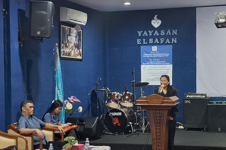 Mengenal Wilma Si Pecatur Tunanetra, Sarjana Pendidikan yang Jadi ASN