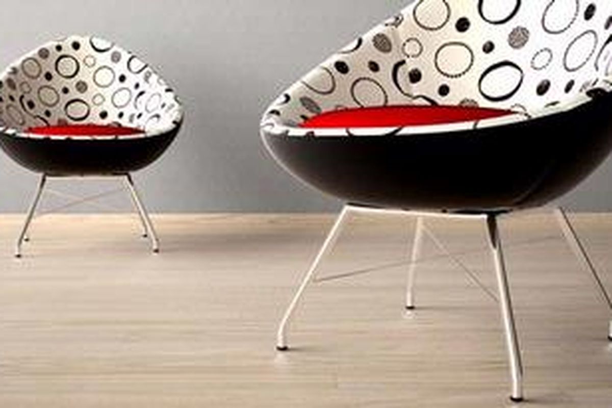 Produk IKEA menjadi terkenal karena tidak memasukkan item produk kelas eksklusif. Kelebihannya terletak pada desain minimalis, original, serta memiliki identitas jelas untuk kalangan modern. 