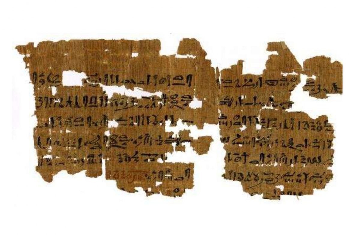 Naskah Mesir kuno ini berisikan praktik medis ribuan tahun lalu. Di dalamnya berisi tentang tes kandungan, penyakit ginjal, dan juga perawatan sakit mata.