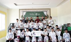Momen Lebaran, Dompet Dhuafa dan Duha Muslimwear Bagikan Kado untuk Anak Yatim dan Duafa