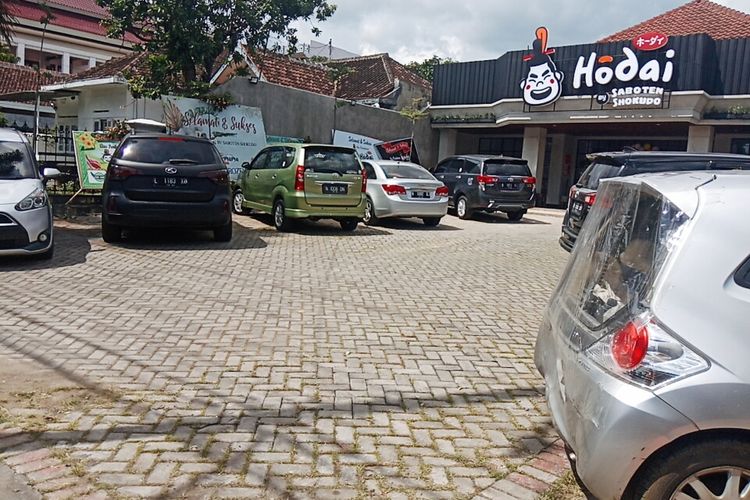 Tempat parkir Hodai AYCE Kota Malang cukup luas.