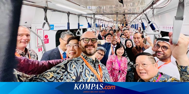 Momen Jokowi Naik MRT Bareng Duta Besar Negara ASEAN