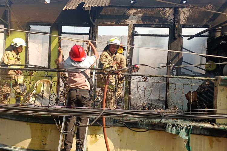 Kebakaran Rumah 2 Lantai di Jakut Diduga akibat Korsleting, Kerugian Capai Rp 400 Juta
