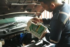 Segera Menepi Jika Lampu Indikator Oli Menyala Saat Mobil Melaju