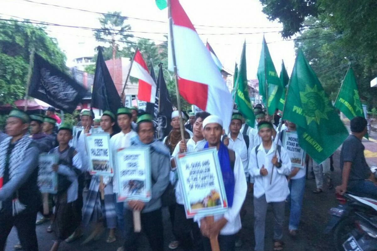 Massa aksi bela Palestina mulai bergerak ke Monas.