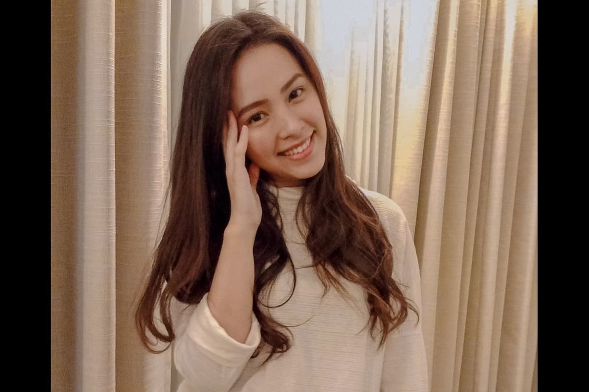 Lady Nayoan adalah bintang iklan serta selebgram asal Indonesia. Lady merupakan istri dari aktor Rendy Kjaernett