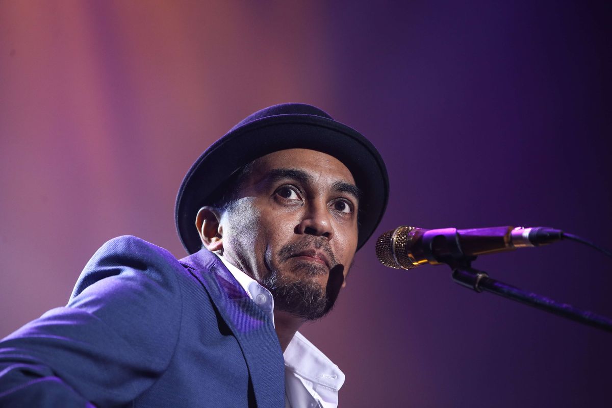 Penyanyi Glenn Fredly tampil dalam konser Harmonia Titik Balik yang digelar di Balai Sarbini, Plaza Semanggi, Jakarta Pusat, Kamis (14/2/2019).