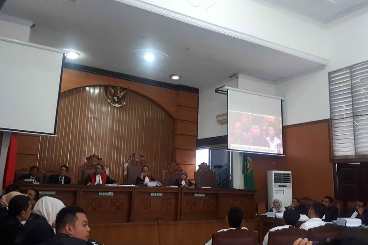 Pemutaran video konferensi pers Prabowo Subianto dalam persidangan Ratna Sarumpaet, Selasa (26/3/2019).