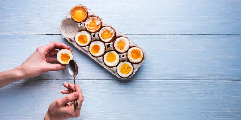 Ilustrasi telur rebus. Durasi merebus akan memengaruhi tingkat kematangan. 