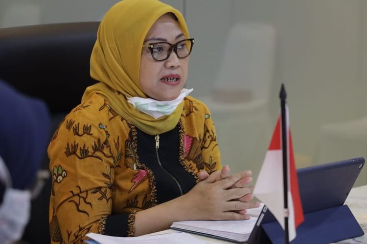 Menteri Ketenagakerjaan (Menaker) Ida Fauziyah melakukan sidang pleno Lembaga Kerja Sama (LKS) Tripartit Nasional di Jakarta, pada Rabu (8/4/2020)