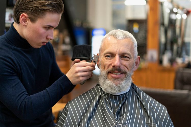 Rayakan Hari Ayah 12 November dengan cara sederhana namun bermakna. Sepuluh ide acara ini bisa bantu kamu makin dekat dengan ayah.