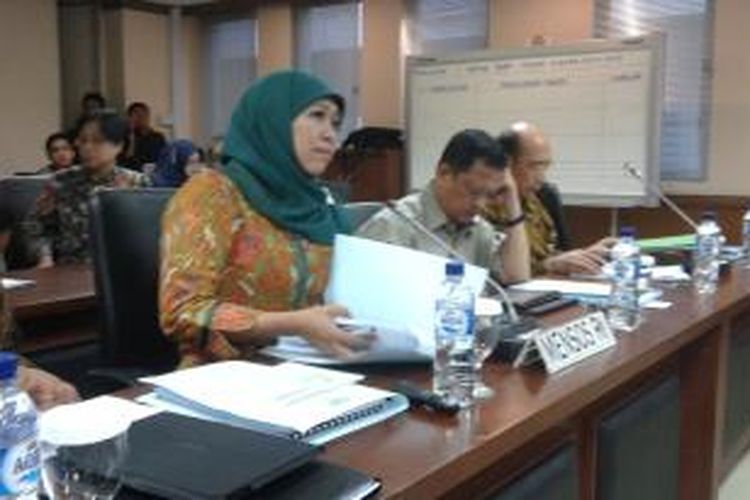 Menteri Sosial Khofifah Indar Parawansa, saat menghadiri rapat kerja dengan Komite III DPD RI, Rabu (26/11/2014).