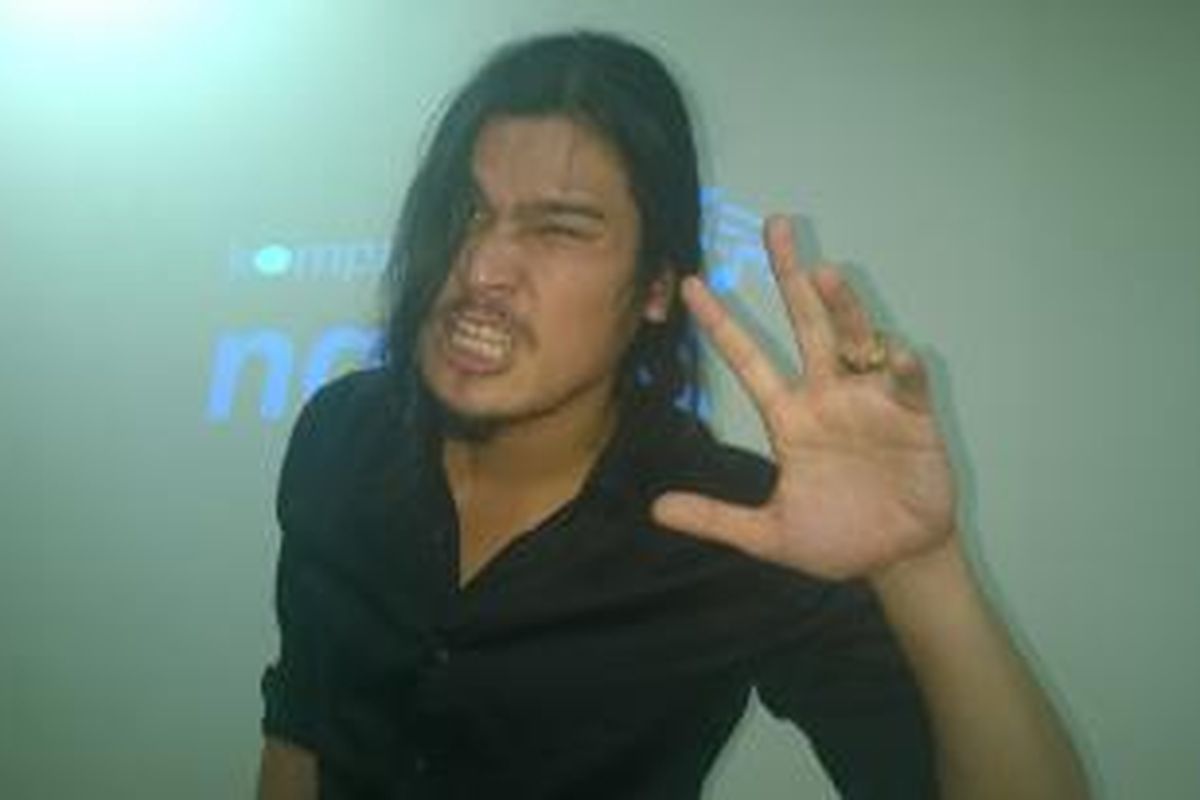 Vokalis Di Muhammad Devirzha atau Virzha berfoto sesudah mengisi acara Kompasiana Ngulik di gedung Kompas Gramedia, Jalan Palmerah Barat, Jakarta Barat, Rabu (17/6/2015).