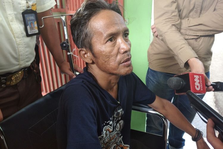 Dudi Purwadi (52), korban selamat kecelakaan kereta api Turangga dan Commuterline Bandung Raya di petak jalur Stasiun Haurpugur - Cicalengka, Kabupaten Bandung, Jawa Barat, Jumat (5/1/2024).
