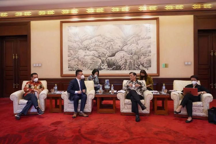 Pertemuan antara Executive Vice President Chery International, Zhang Shengsan dengan Menteri Kemenkomarves Luhut Binsar Pandjaitan di Beijing, China.