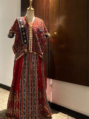 Feby Putri dan Adam Febrian tampil elegan dalam adat Bugis saat menikah. Dari prosesi Mapacci hingga akad nikah, semua detail sarat makna dan simbol.